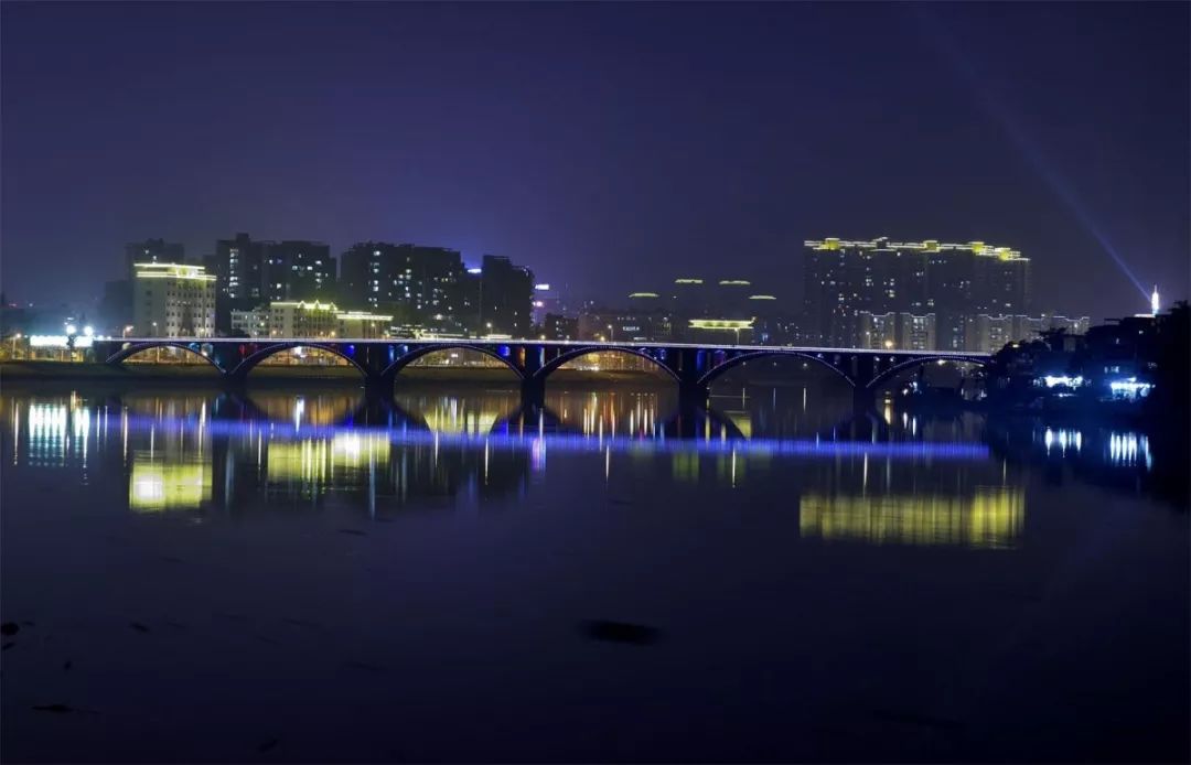 圖/陳仕平河紫路·東江大橋頭 圖源西爾弗斯天晴了願天佑河源!