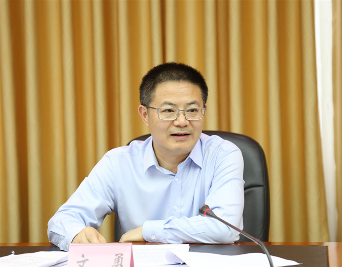 6月11日,乐至县委书记文勇主持召开县委网络安全和信息化委员会第一次