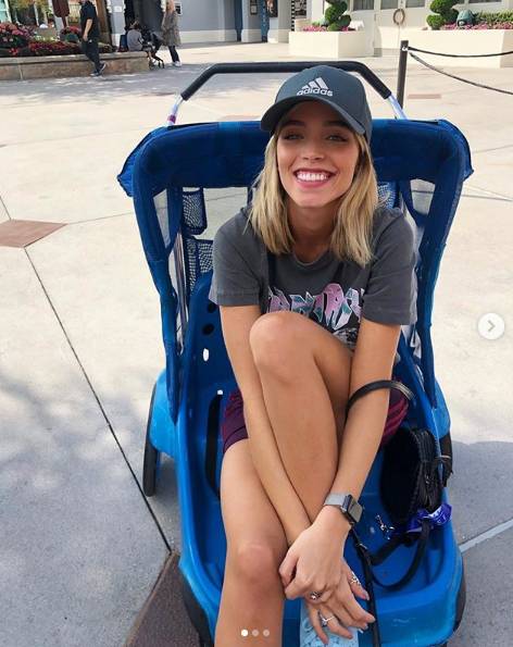 巴西情人节秀恩爱卡卡与未婚妻湿身拥吻