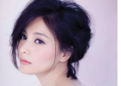 但是同班不同命,她曾经出演过《无忧公主》,《车神》,《新还君明珠》