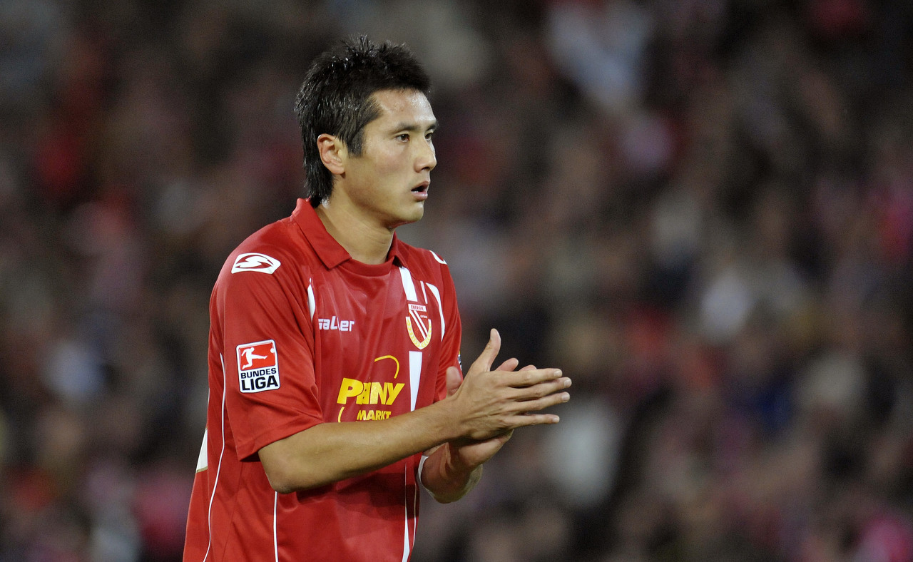 报道,在近期召开的2023亚洲杯足球赛研讨会上,前国脚邵佳一认为,专业