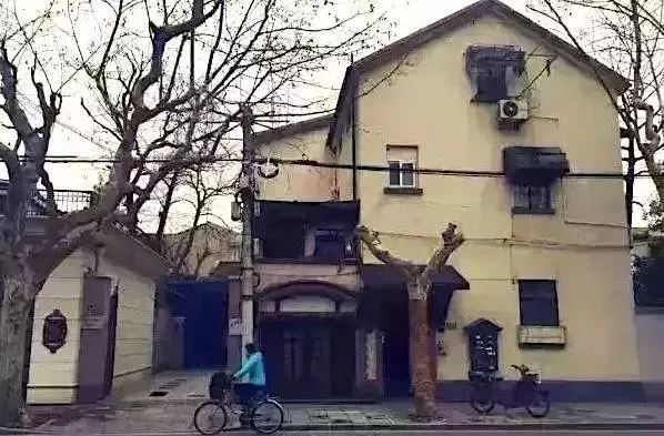 个叫胡永年的工人,他和手下的人打死了六个年轻人,其中一个就是郑梅平