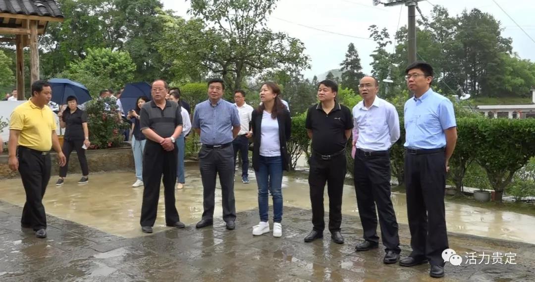 荔波县党政考察团赴贵定县考察交流脱贫攻坚工作_莫春