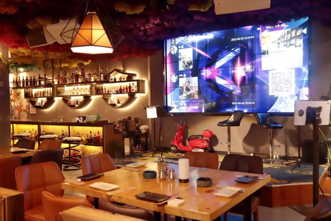 超超超拉风天津这家摩托车主题餐厅进门像到展览馆4人餐100元撑到爆