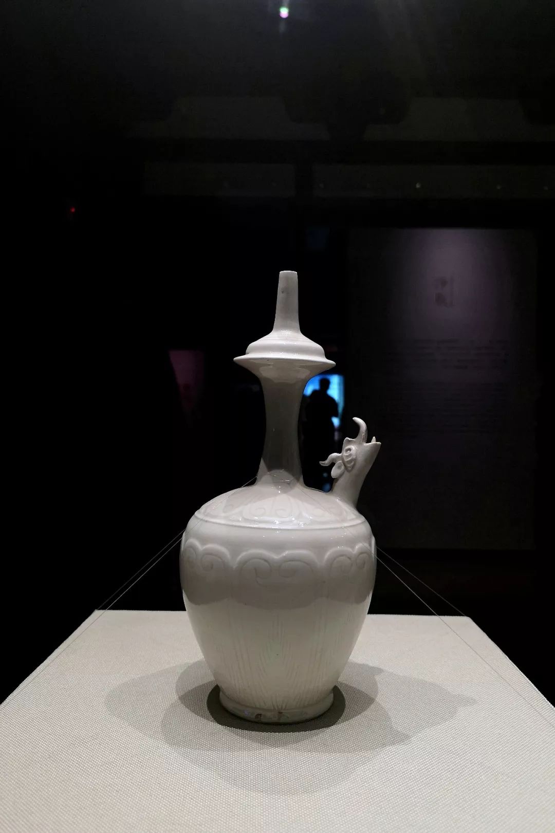 定窑瓷器的源起与发展请看定州博物馆藏品的展出