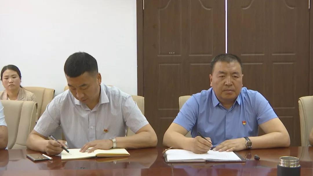 西乌旗旗委副书记旗长朝鲁深入巴彦花镇督导工作