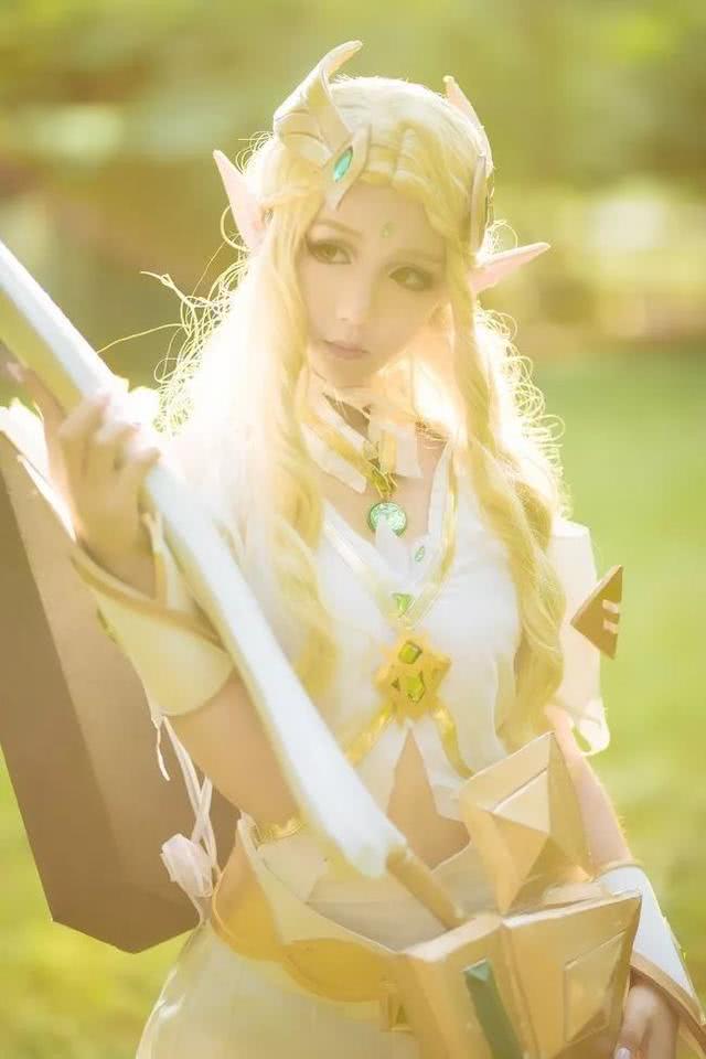 王者荣耀cos峡谷中的绝版女射手看起来像是森林中的精灵