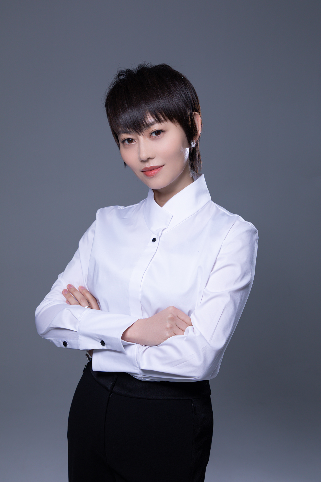 亢竹青新曲惊艳上线阵容吸睛周笔畅邓伦齐献声致敬北京