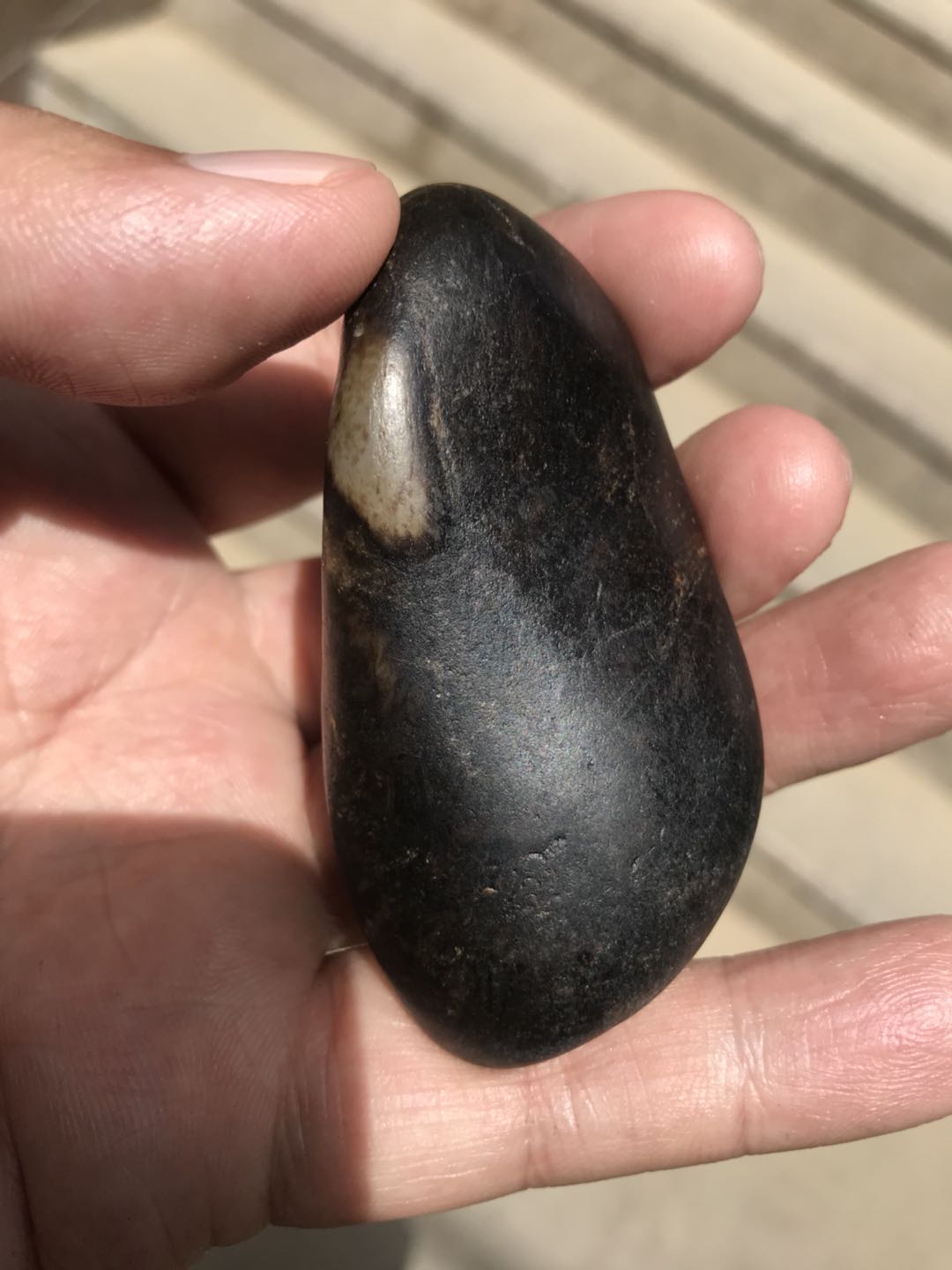 一空说玉:和田玉中的低调绅士——黑皮籽料