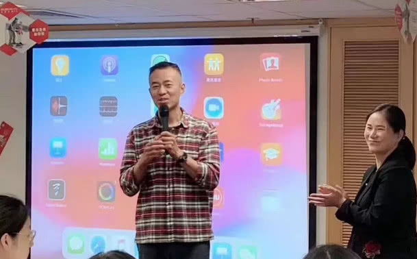 前央视主播邱启明近况曝光,曾因醉酒打人被拘,如今沦落到卖保险