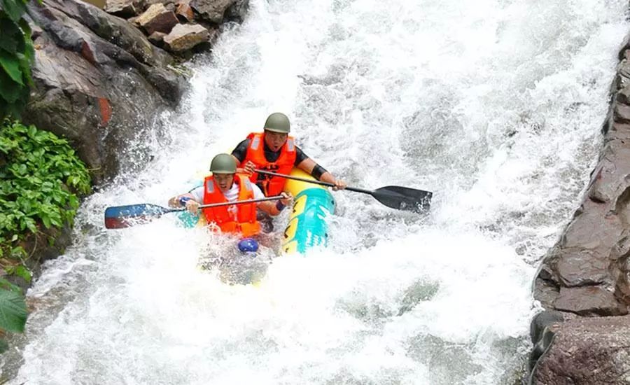 逢周六出发漂流中的劳斯莱斯黄腾峡勇士漂流2天游498元