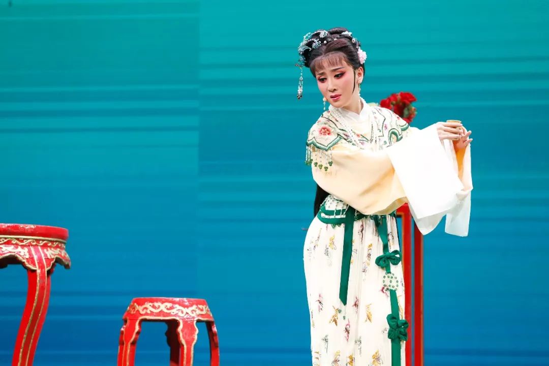 越美中华越青春越闪亮上越来了