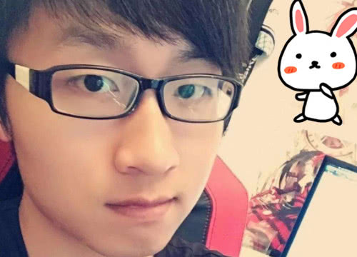 有种低调叫陈子豪的微博认证短短几字却表明了身份