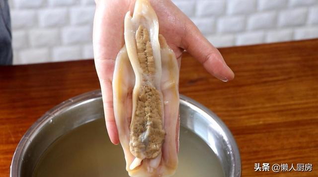 2根芹菜一点大蛏王教你做一盘凉拌蛏子夏天最爱吃的凉拌菜