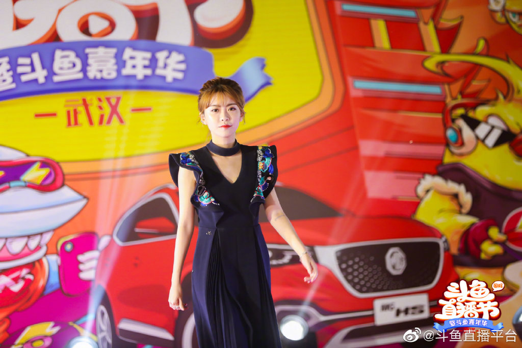 斗鱼嘉年华女主播造型给力!小深深儿简直仙女下凡