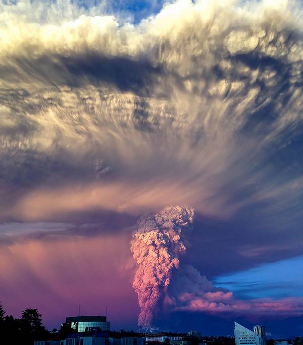 智利卡尔布科火山爆发图片