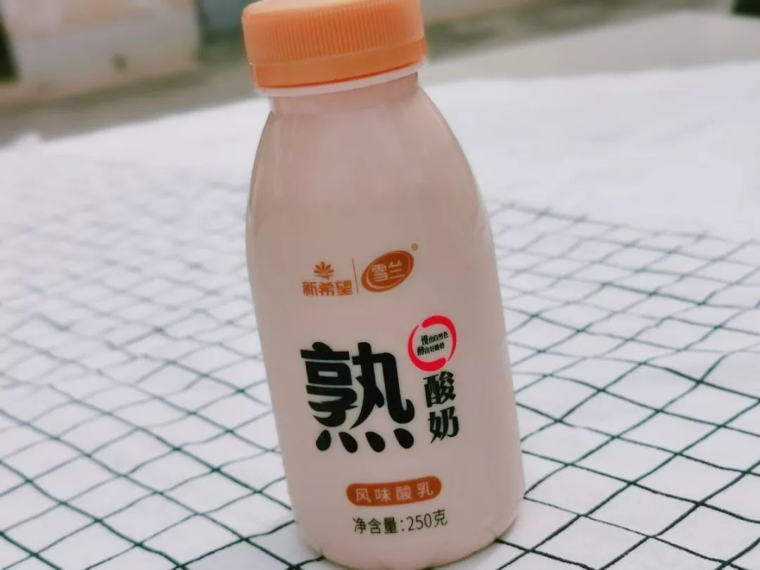 雪兰 海盐焦糖风味酸奶  5.9元/1瓶 250g 热量: 甜度: 浓稠度