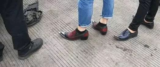 男司机穿高跟鞋开车被罚看到图片大家都笑疯了