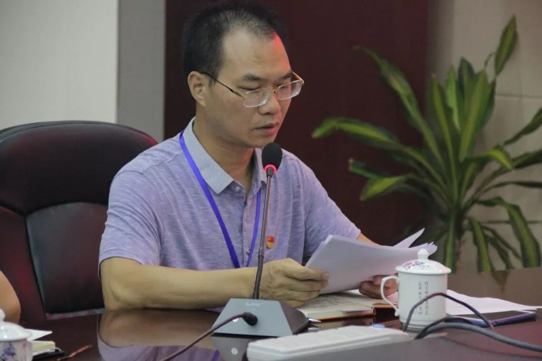 (党委副书记,副院长李雄文同志作医院2019年行风建设工作部署.