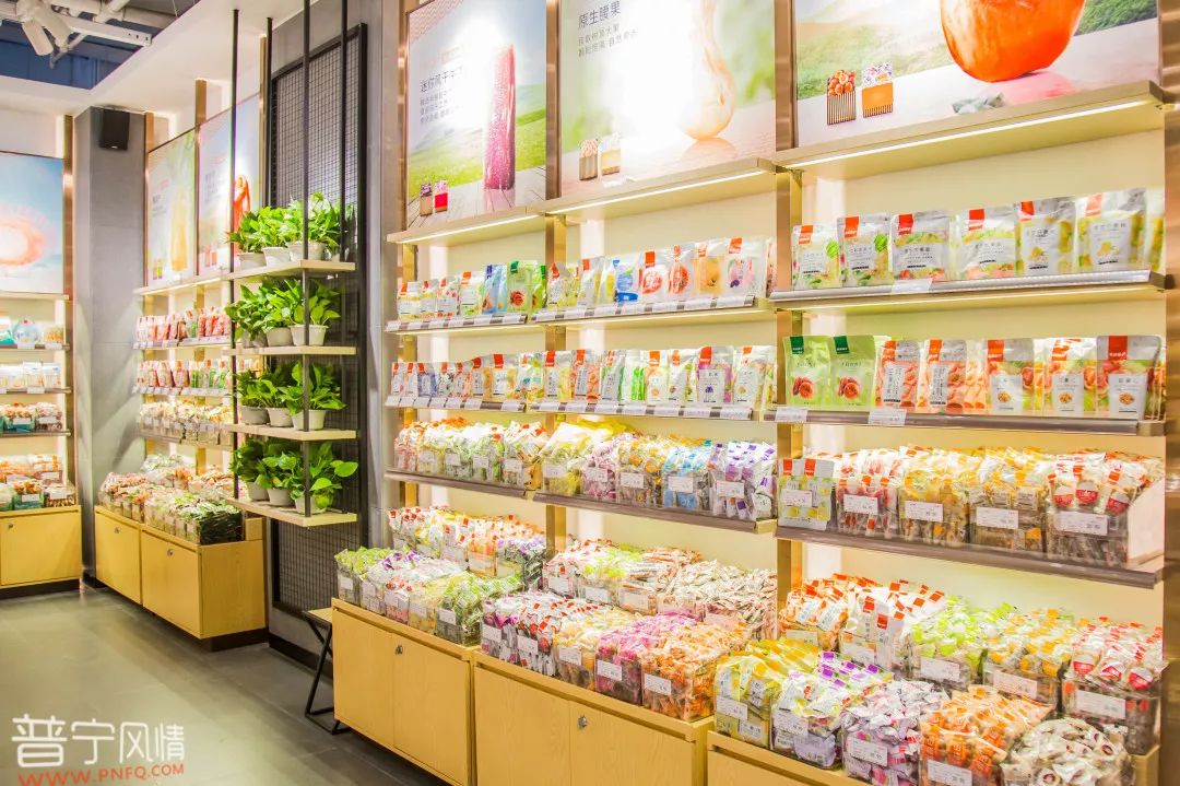 网红零食实体店落户普宁开业期间抢到就是赚到