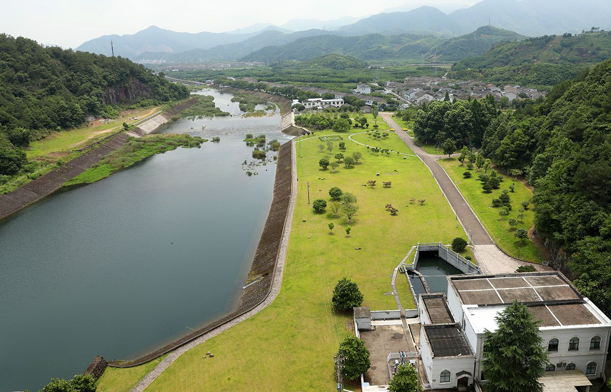 剡溪九曲之最风云变迁规模庞大的烂尾楼