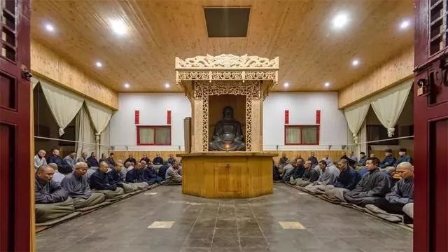 每年十月初五,少林寺禅七如期举行,僧人们进入禅堂,在七七四十