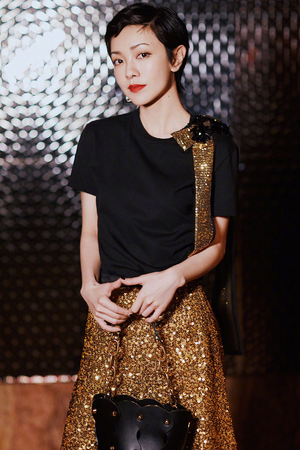 乔欣穿挖空豹纹装现身活动一改从前乖乖女形象小蛮腰成亮点