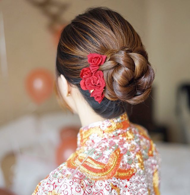 新娘发型必读裙褂发型只有低发髻4款不同风格的褂头靠头饰点睛