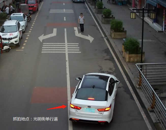 长宁城区单行道实施电子监控抓拍逆行违停的驾驶员们看过来