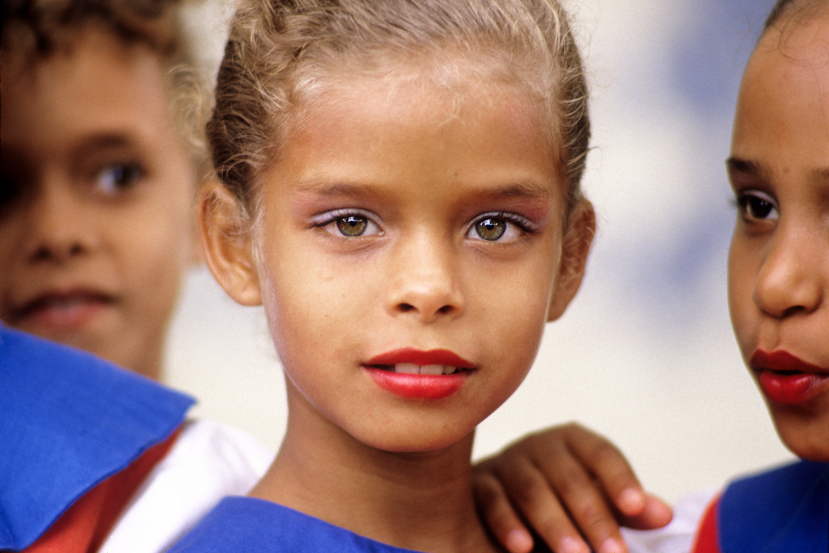 而且也曾发生过一些政治上的问题,但多米尼加就是要更加稳定安全一些
