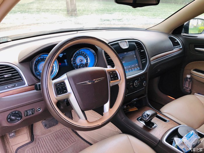 体验正宗美式大船克莱斯勒300c圆儿时豪车梦