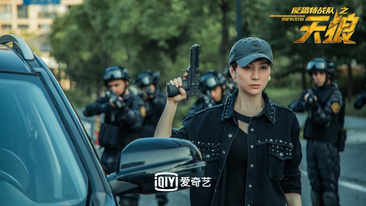 周庭伊:和宋安琪的相处是"感恩遇见"_伊小