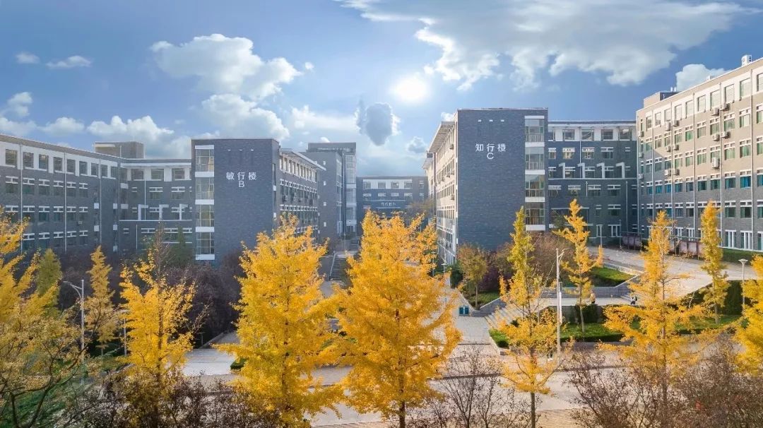 毕业之前再发一条定位山青院的朋友圈