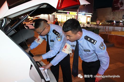 双鸭山市宝清县公安局禁毒大队,交警大队在全县范围内开展联合查缉