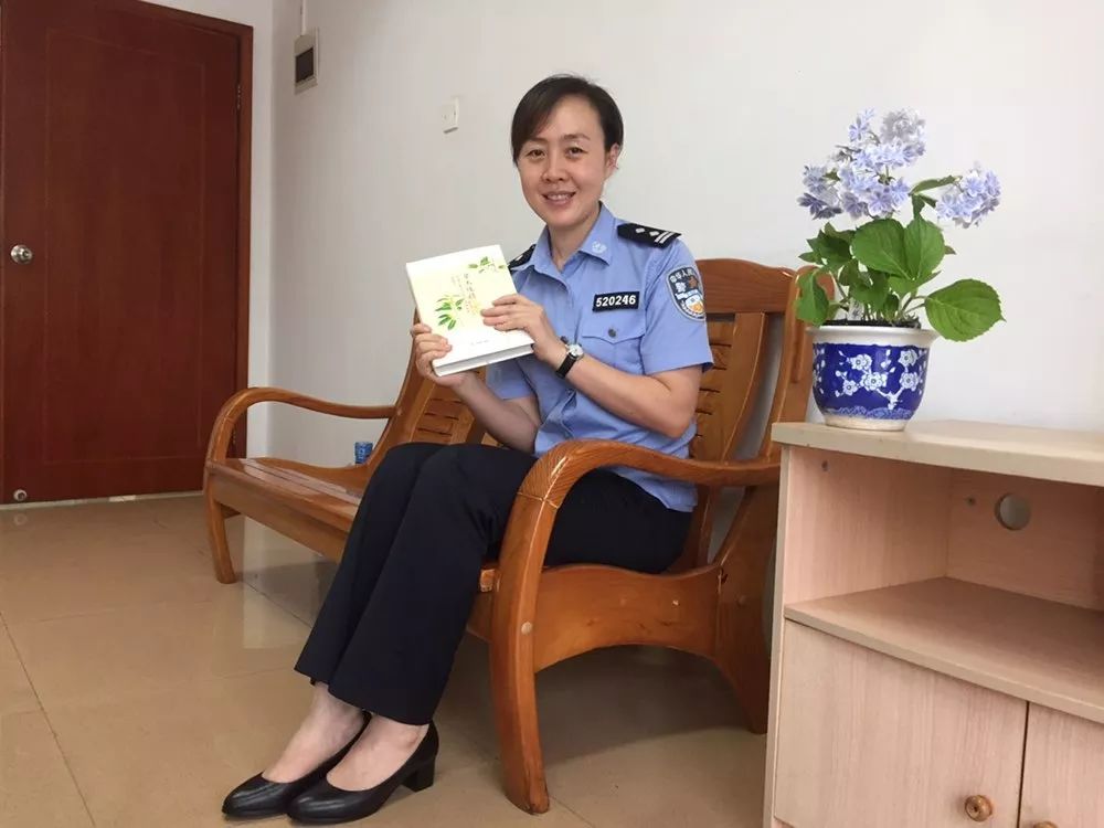 缉私局海缉处 李邵旭生活篇最近我开始接触吉他.