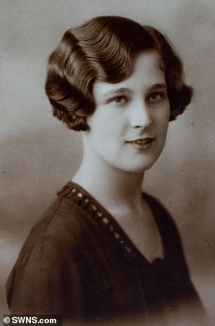 在去年夏天,琼斯夫人获得了"英国最长寿的人"的称号,她的年龄仅次于上