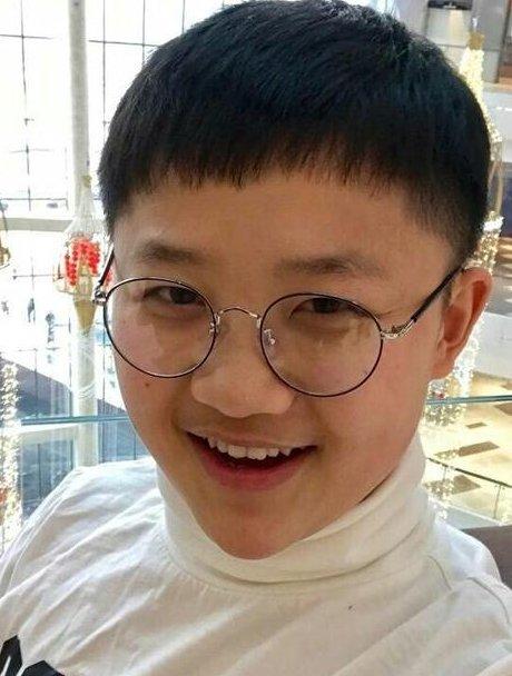 后来的贾云哲也很少出现在大家视线中,前一段时间曝光了他的一组照片