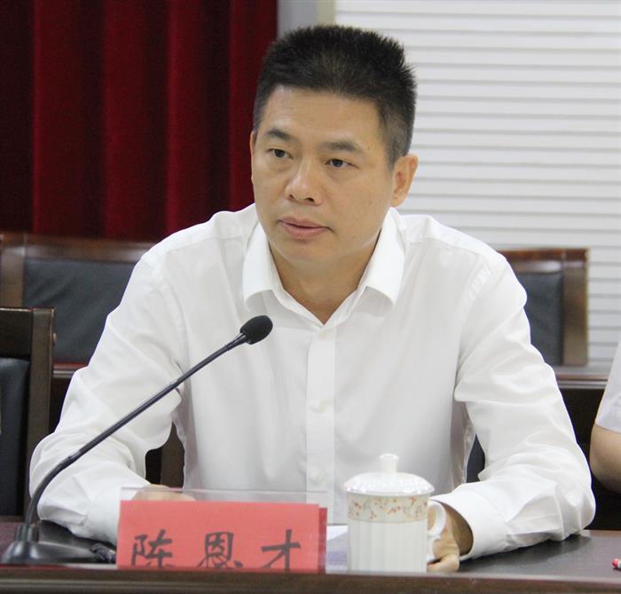 霞山区召开党委政府主要领导干部经济责任异地同步审计进点现场会_冯