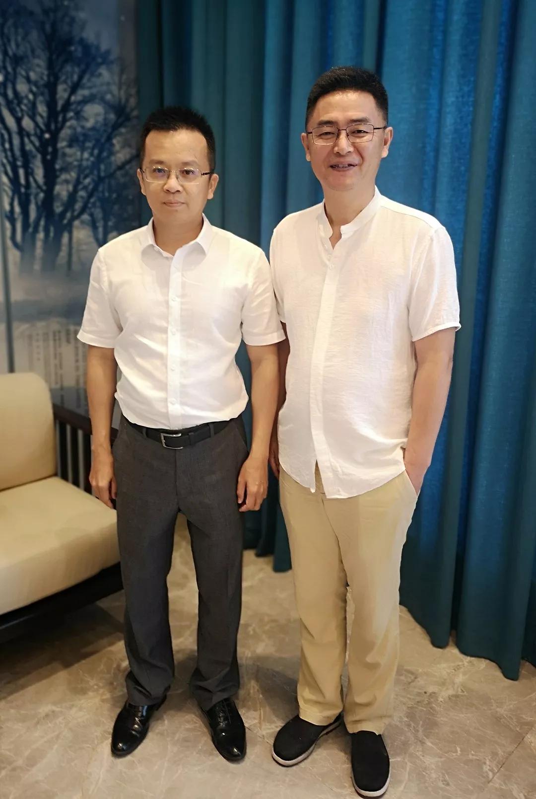 掌门通科技(海南)有限公司董事长仇铁健与三亚市政府副秘书长李武 