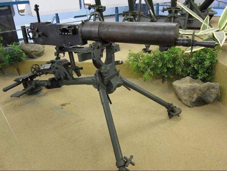 1932年,通过瑞典购买了48门卜福思山炮.