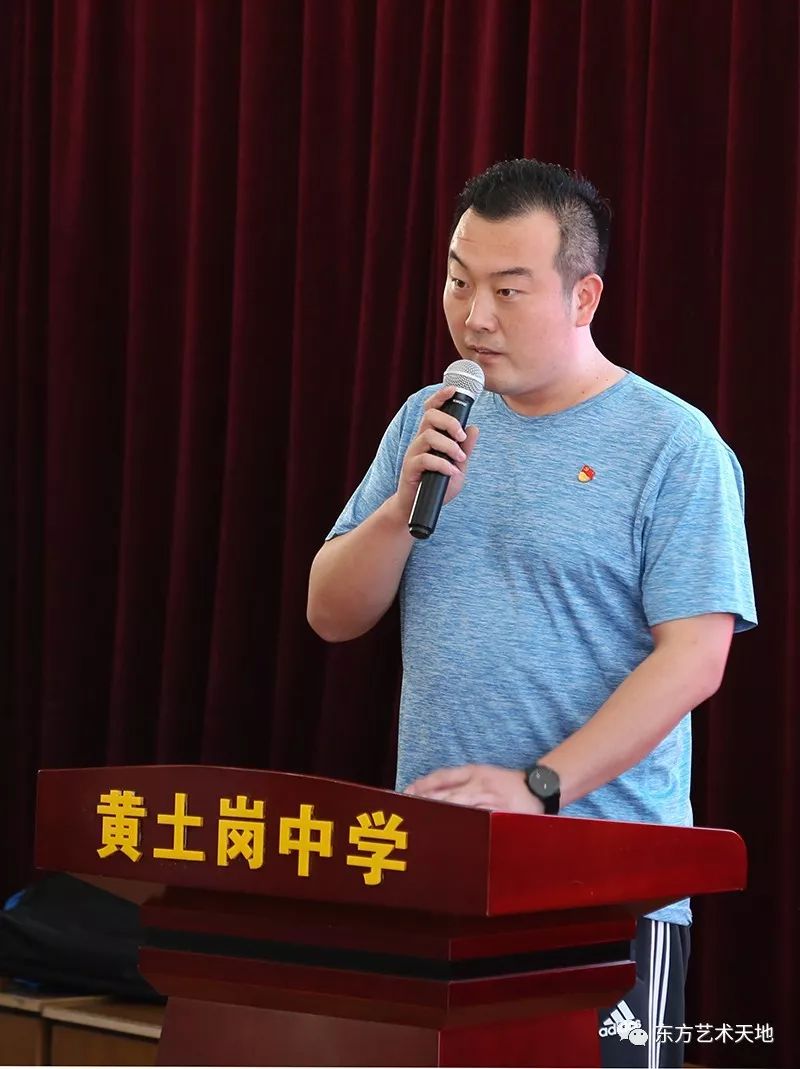 丰台区档案馆爱国主义教育基地与黄土岗中学联合举办了"回顾在队旗下