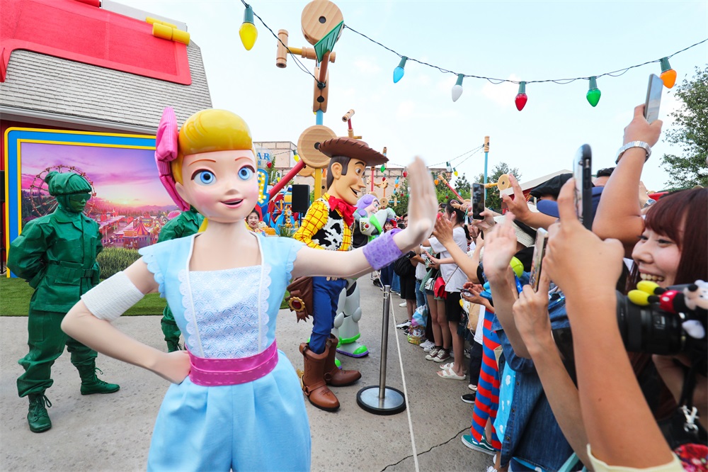 迪士尼皮克斯《玩具总动员4》中国首映礼闪耀上海