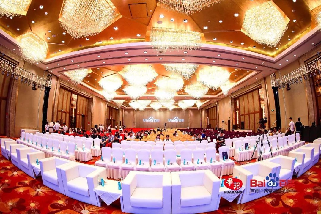 江西省互联网协会秘书长徐仕达先生,宜黄县人民政府副县长赵似珍女士