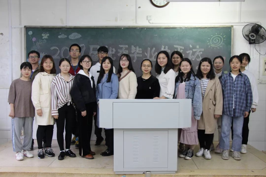 优秀毕业生采访下脚踏实地仰望星空