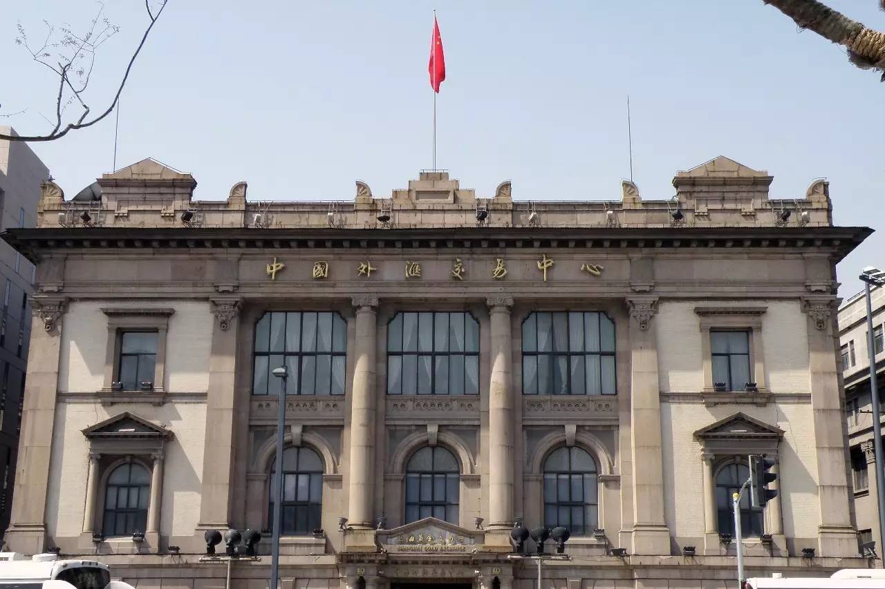 白银餐具：优雅与品质的象征
