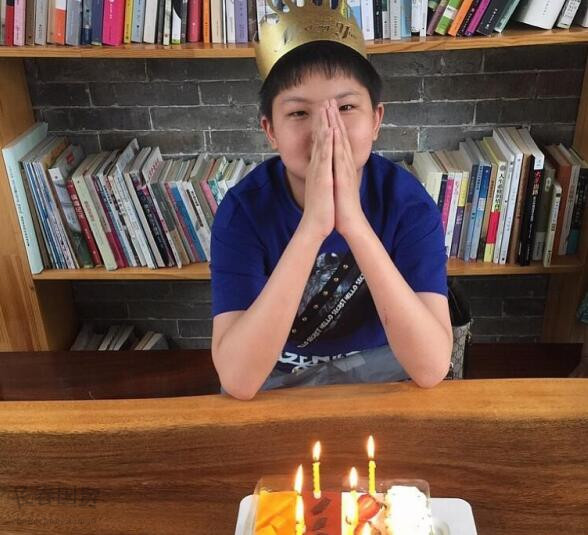 孙楠12岁儿子近照曝光,网友:爸爸的基因真强大!