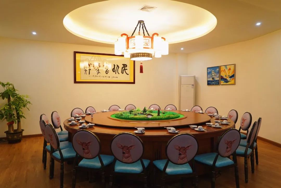 太鲜啦英德这里藏着个海鲜食堂三文鱼刺身才399元份