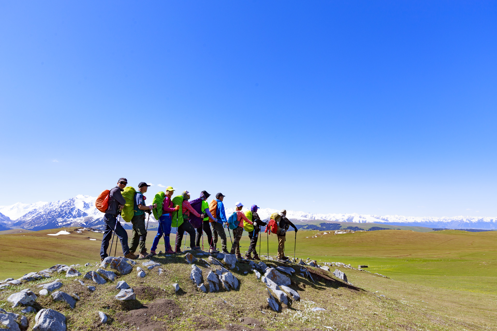 新疆伊犁喀拉峻徒步1日4季5大草原6天穿越120公里原创路线攻略实拍美