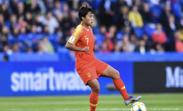 中国女足喜提世界杯首胜李影斩首球王霜主场屡造威胁