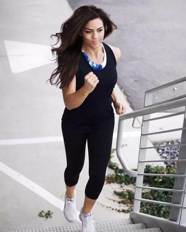 43岁辣妈狂生7胎后身材依旧极品,原来真有逆生长啊!_jessica